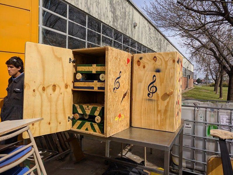 Muebles con juguetes para Purmamarca